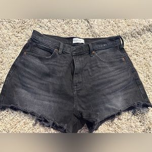 A&F Ultra High Rise Mom Short Size  14